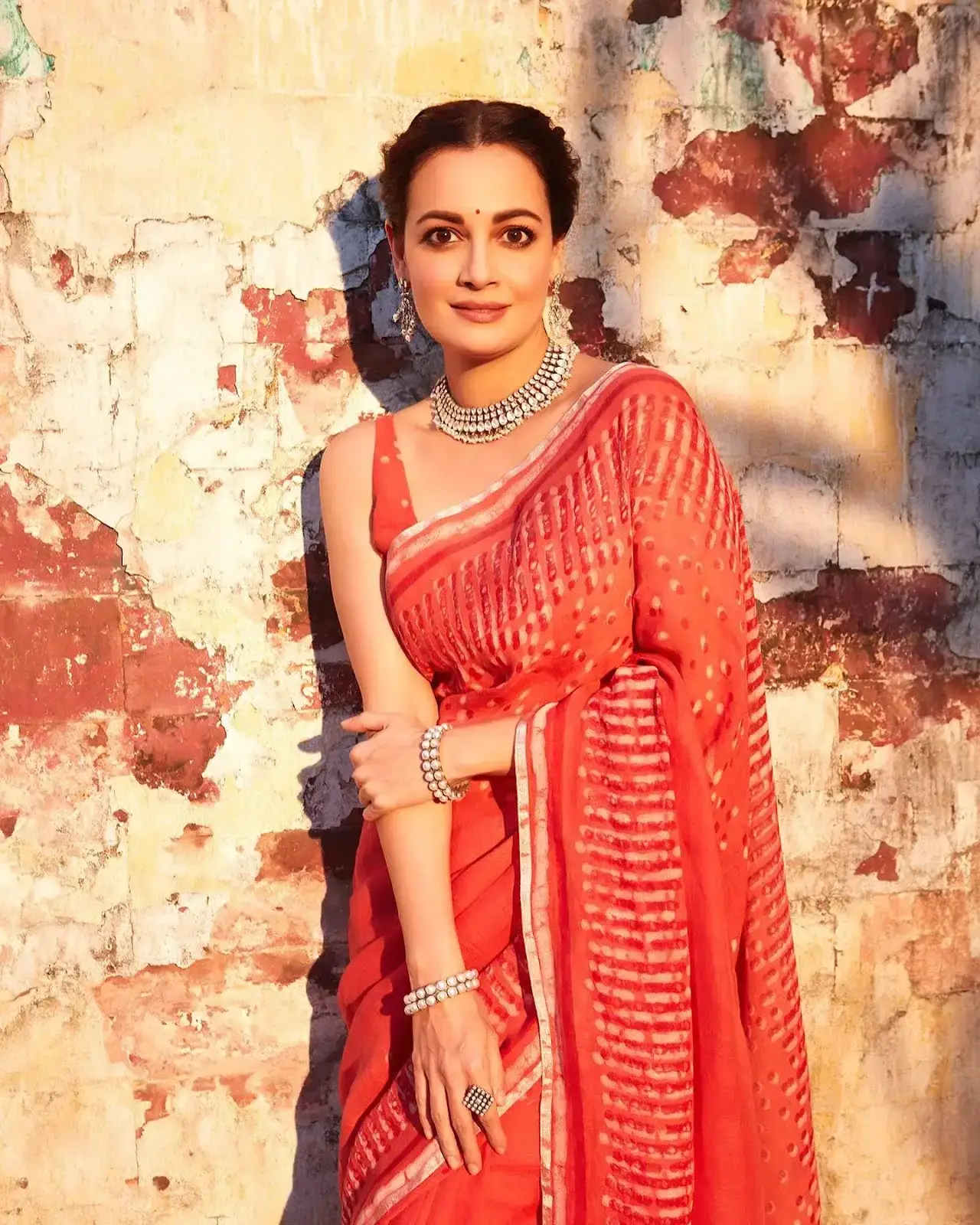 indian actress dia mirza images in traditional red saree